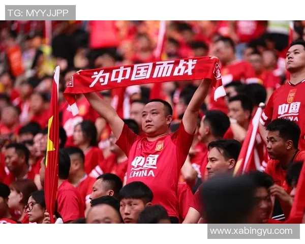 足球场上小球迷与球星共谱梦想篇章激励年轻一代追逐足球梦想 足球场上小球迷与球星共谱梦想篇章激励年轻一代追逐足球梦想