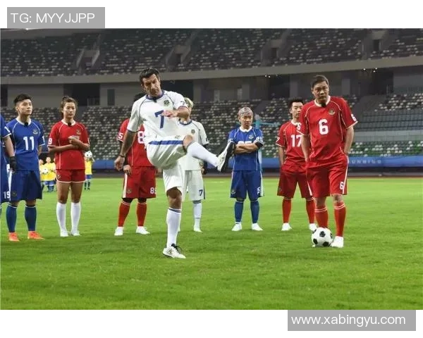 球星童年时光回顾:从踢沙包到绿茵场的传奇起点 球星童年时光回顾:从踢沙包到绿茵场的传奇起点